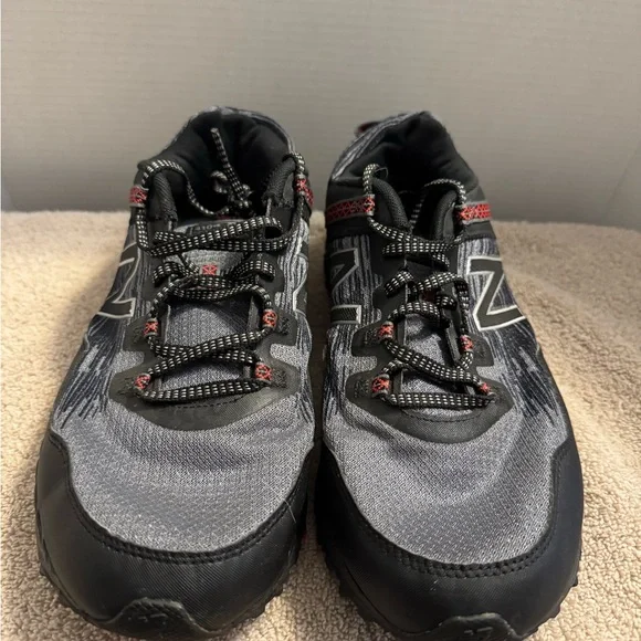 New Balance Men's Black and Gray Athletic Shoes, size 10.5 - Picture 1 of 7